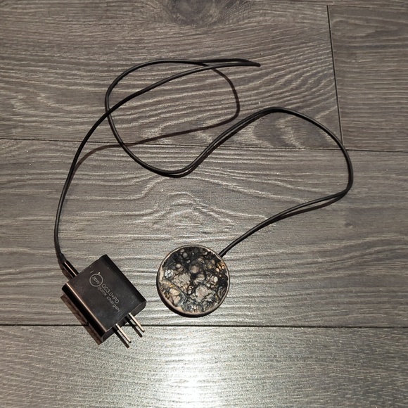Wireless phone charger - Picture 1 of 7
